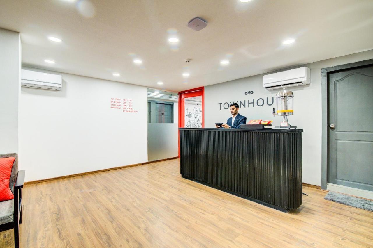 Oyo Townhouse 104 Koramangala Maharaja Signal Hotell Bangalore Exteriör bild