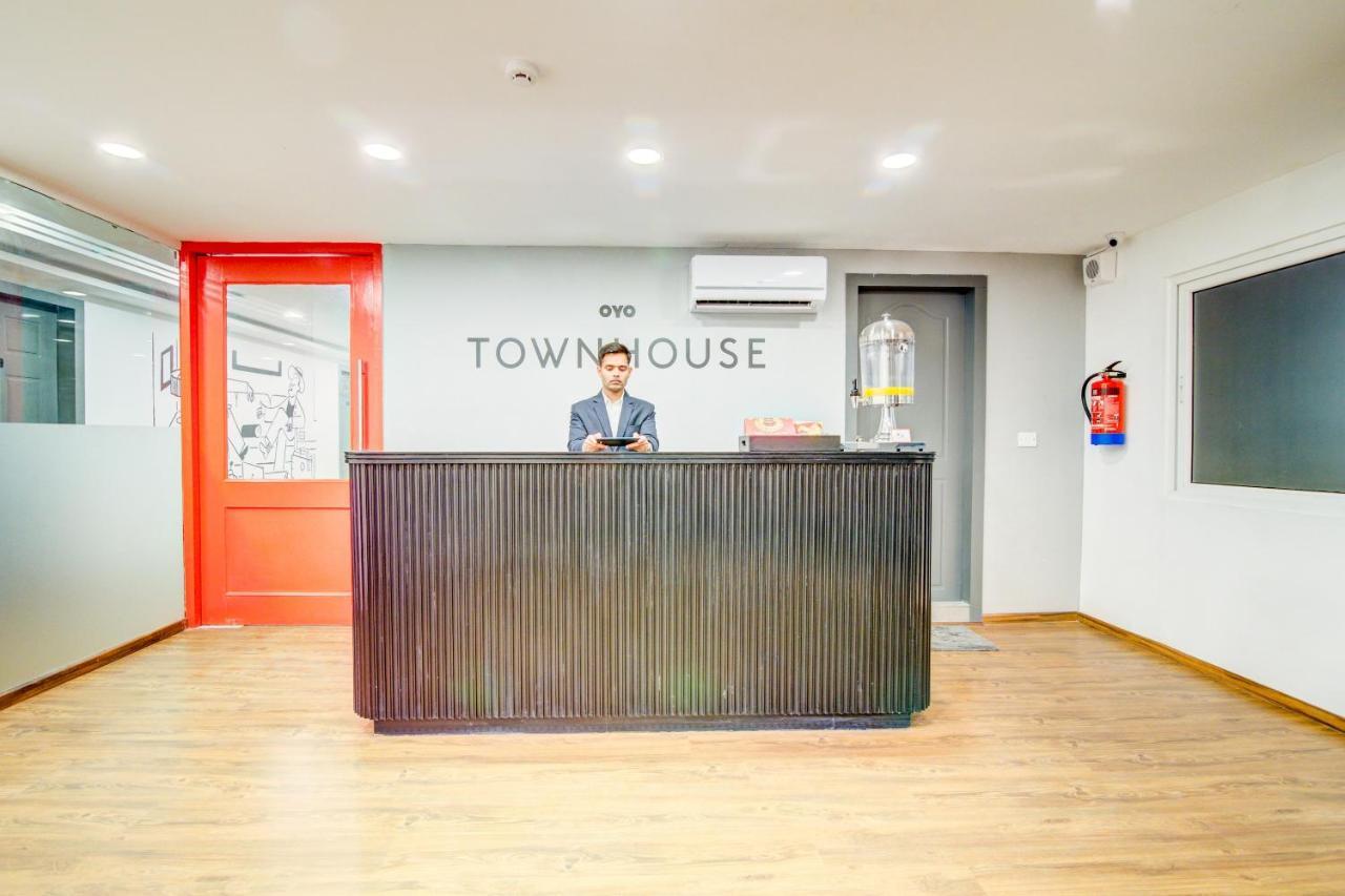 Oyo Townhouse 104 Koramangala Maharaja Signal Hotell Bangalore Exteriör bild