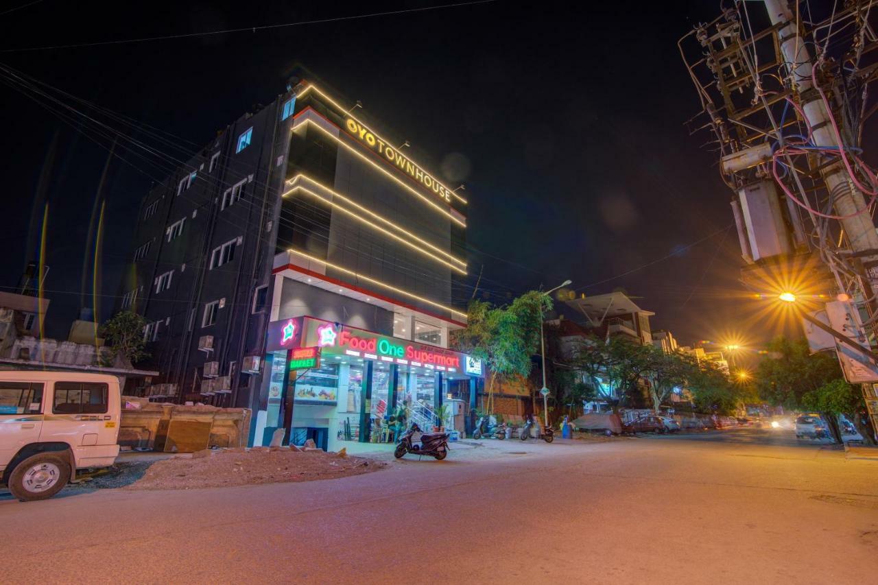 Oyo Townhouse 104 Koramangala Maharaja Signal Hotell Bangalore Exteriör bild