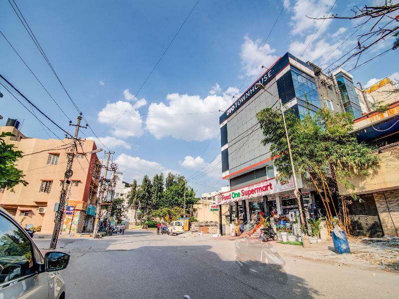 Oyo Townhouse 104 Koramangala Maharaja Signal Hotell Bangalore Exteriör bild